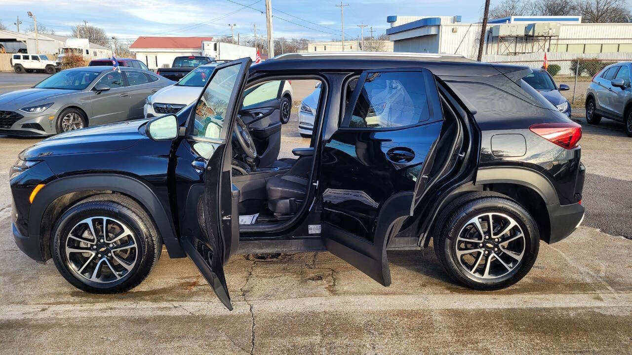 Used 2025 Chevrolet TrailBlazer LT w/ Driver Confidence Package image 19
