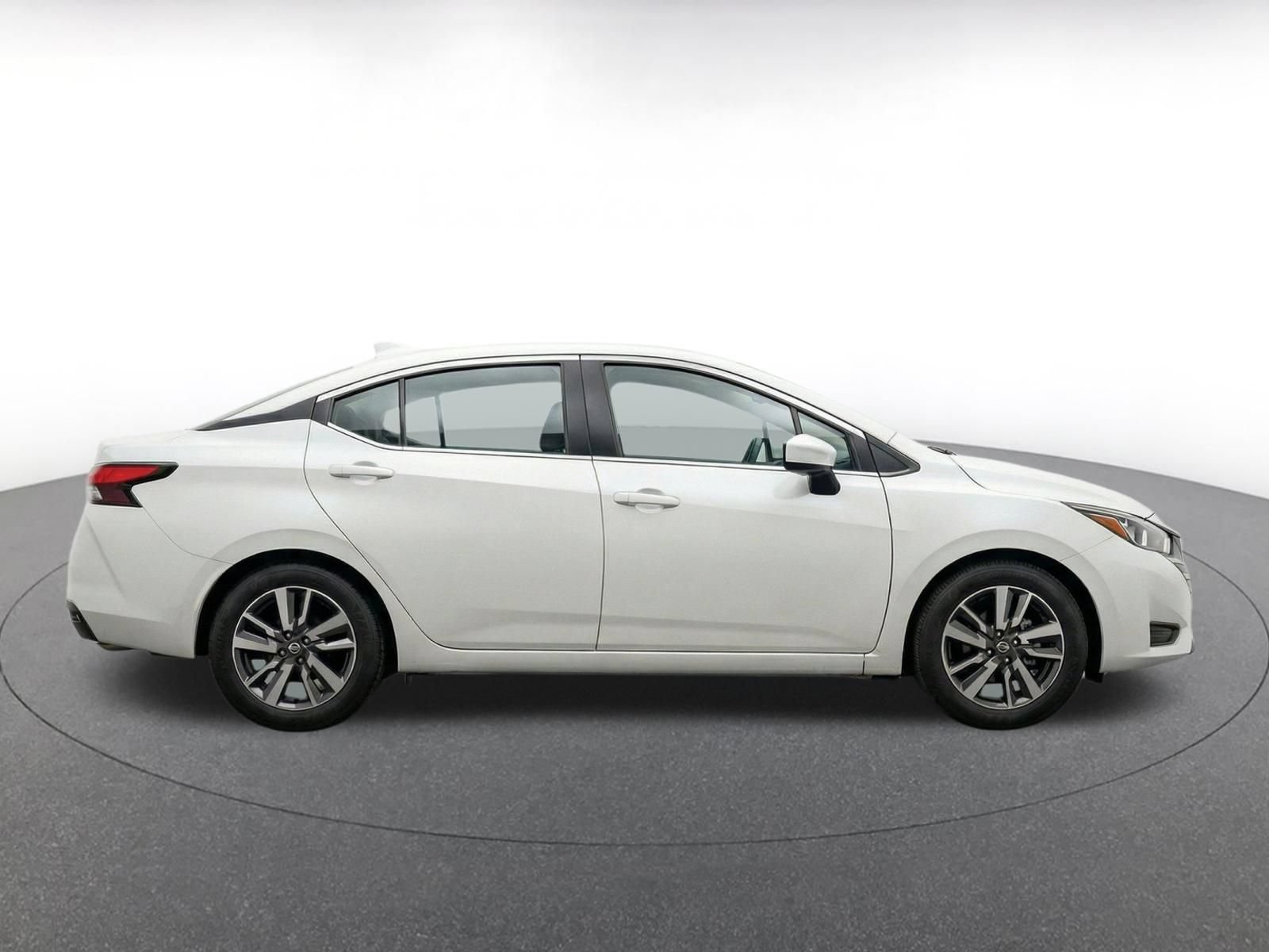 Used 2025 Nissan Versa SV FWD image 9