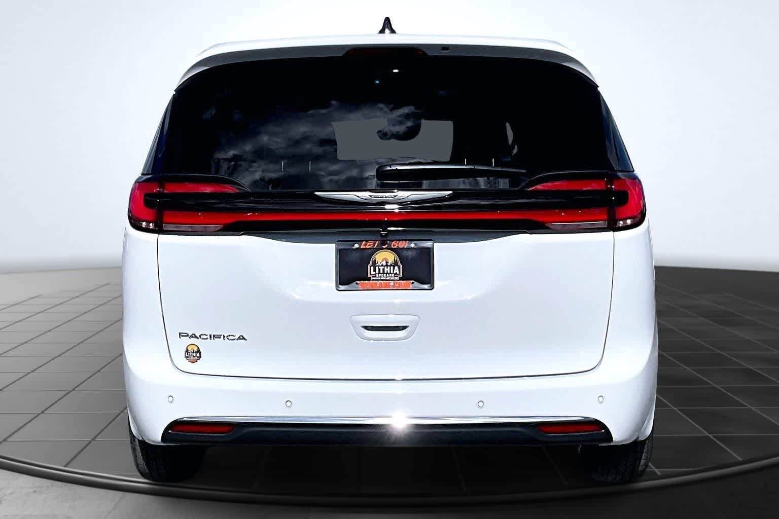 New 2026 Chrysler Pacifica Select FWD image 5