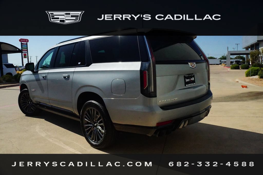 Used 2024 Cadillac Escalade ESV V AWD/4WD image 2