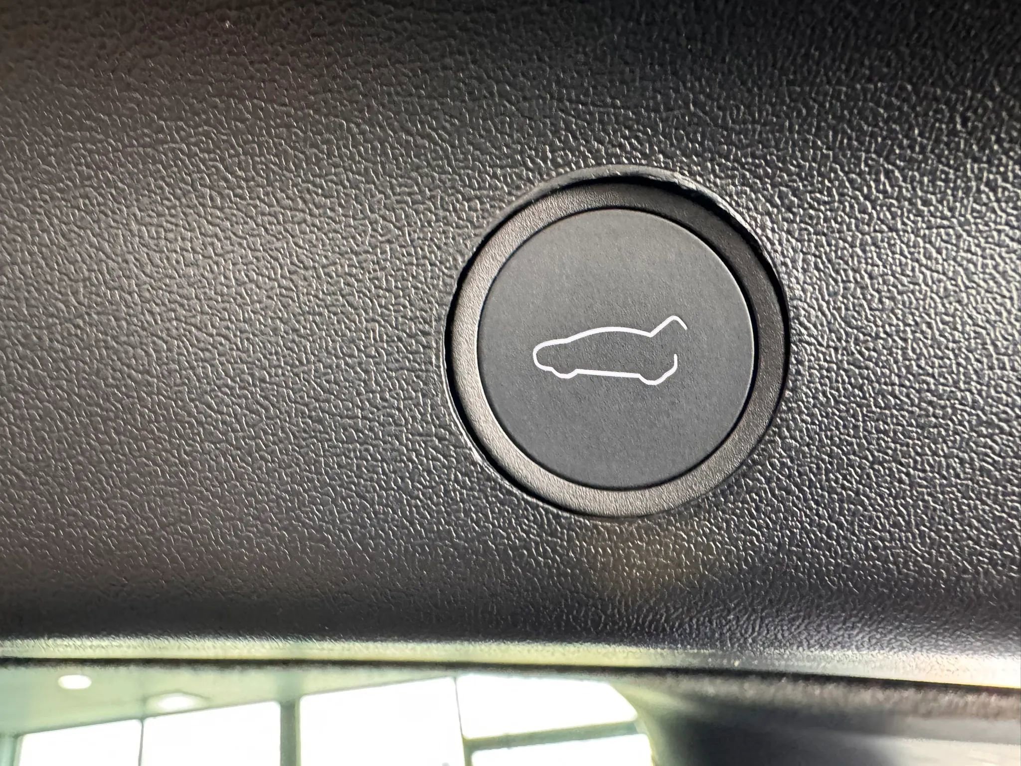 Used 2024 Tesla Model Y Long Range AWD/4WD image 23