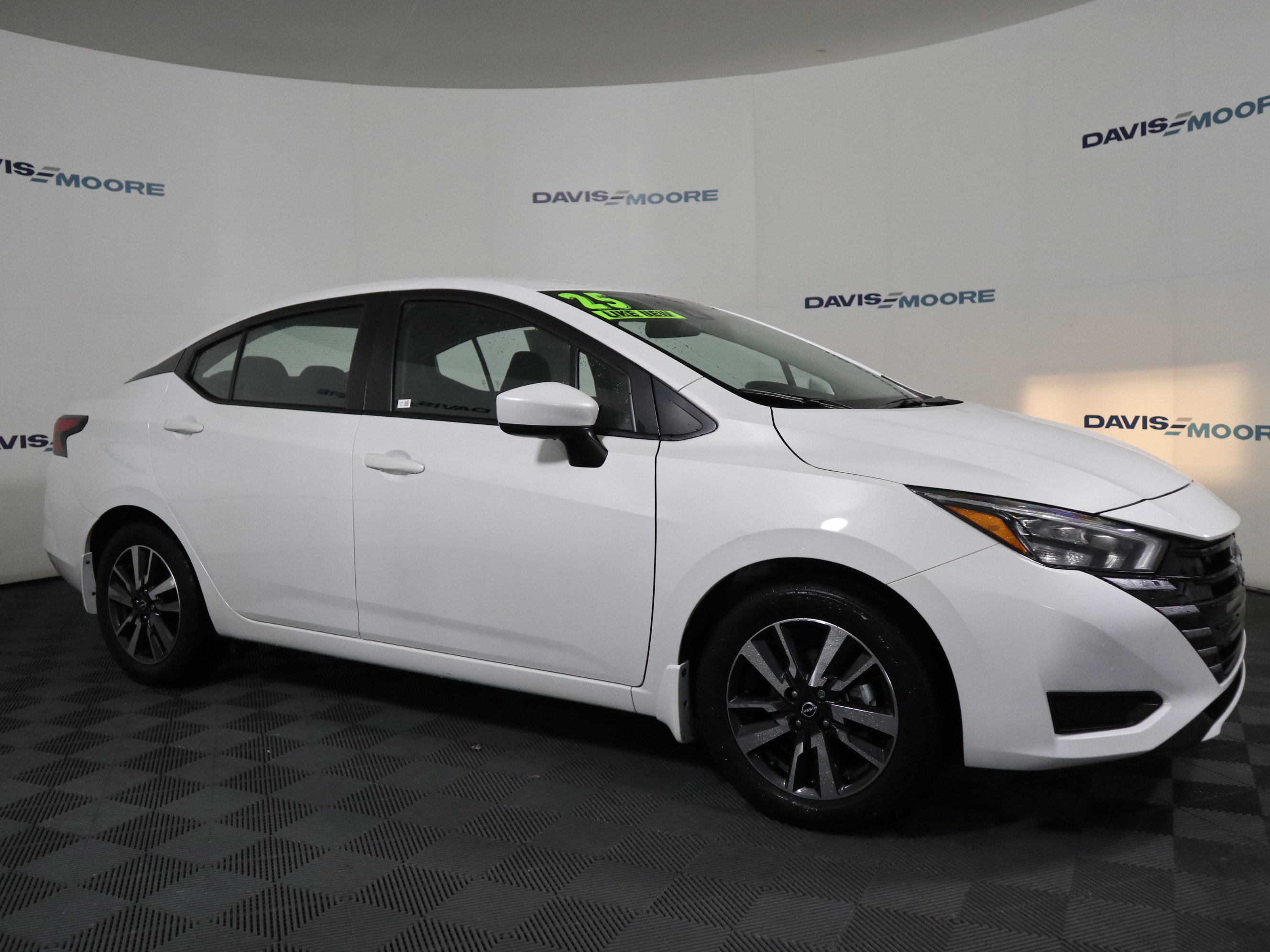 Used 2025 Nissan Versa SV w/ Trunk Package image 4