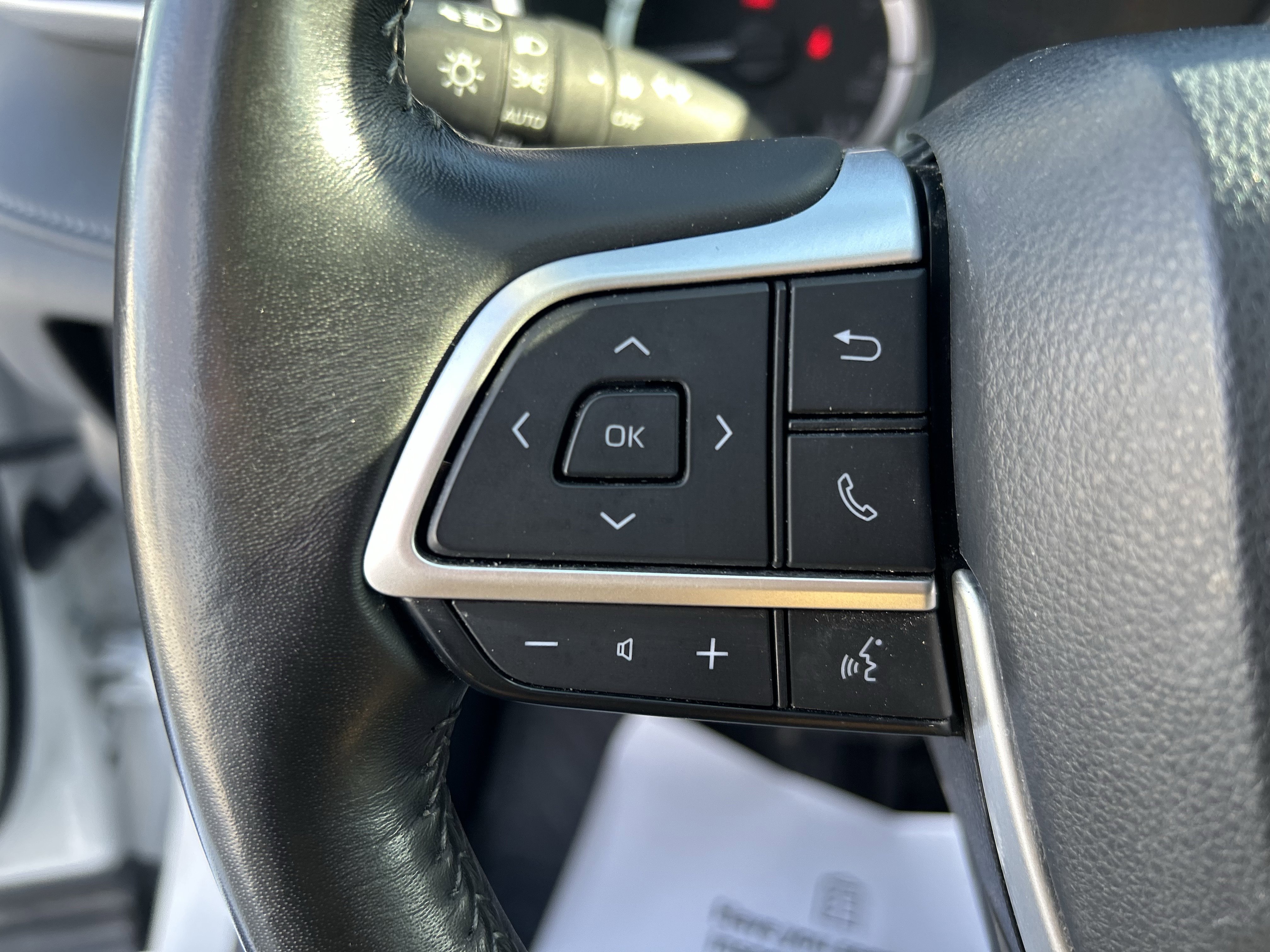 Certified 2023 Toyota Highlander XLE image 22