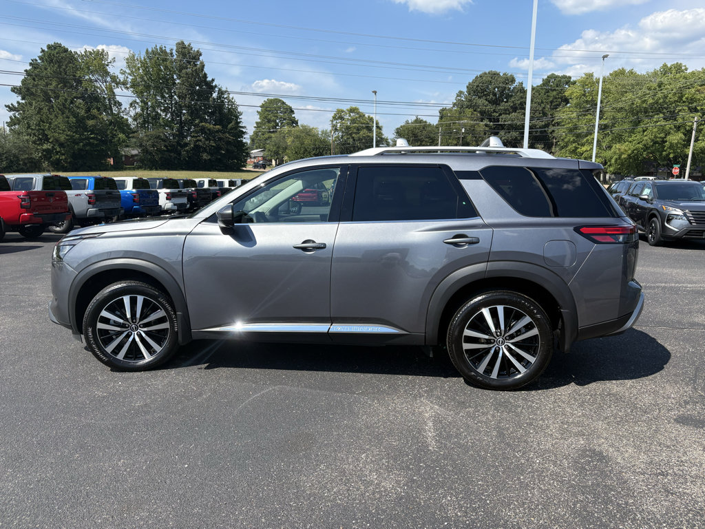 Used 2025 Nissan Pathfinder Platinum w/ Cargo Package AWD/4WD image 10