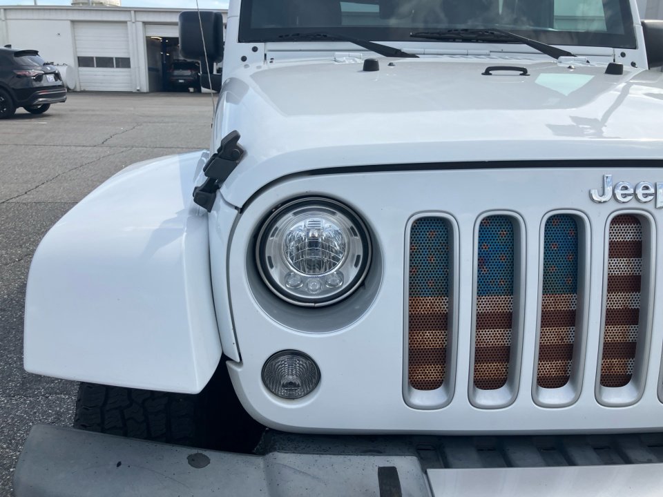 Used 2017 Jeep Wrangler Unlimited Sahara w/ Connectivity Group image 28