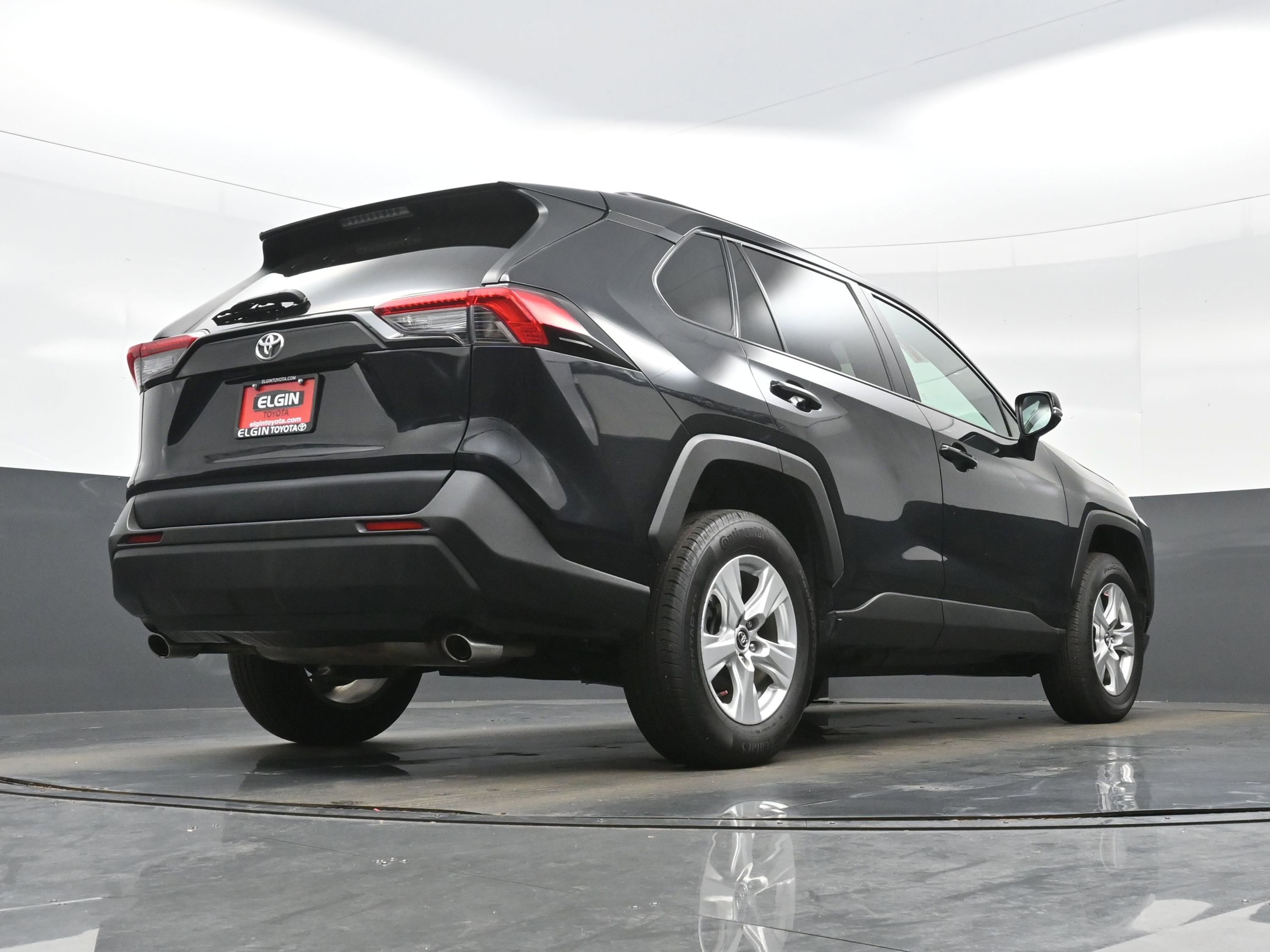 Used 2021 Toyota RAV4 XLE AWD/4WD image 31