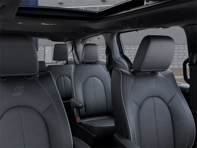 New 2026 Chrysler Pacifica Limited w/ Uconnect Theater Family Group image 26