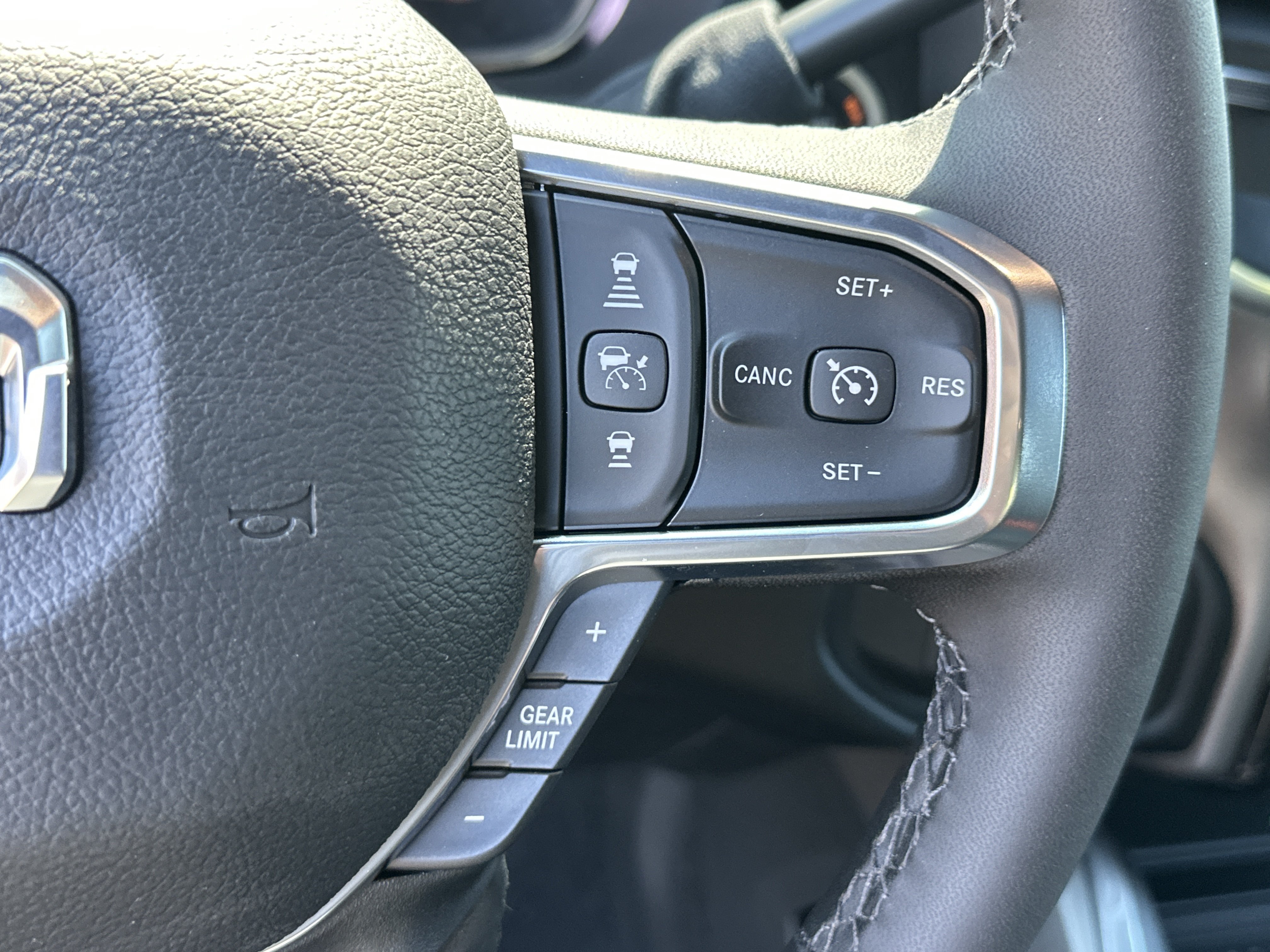 New 2026 RAM 2500 Laramie AWD/4WD image 10