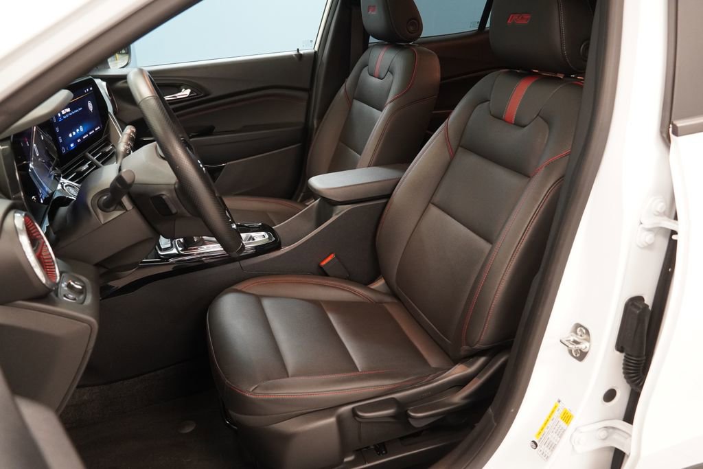 Certified 2024 Chevrolet Trax RS w/ Sunroof Package FWD image 3