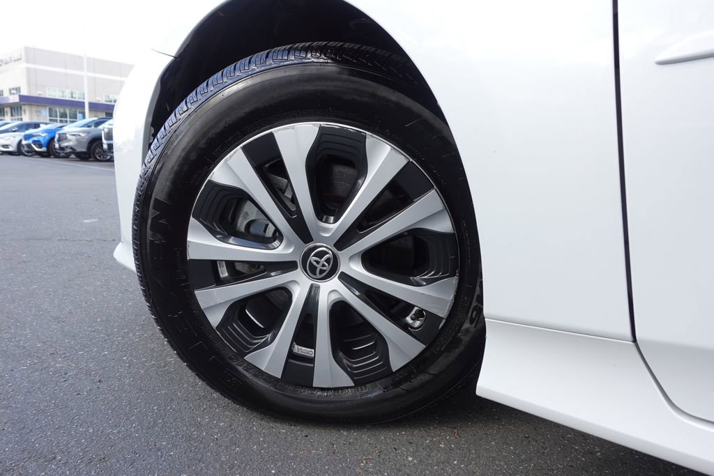 Used 2022 Toyota Prius Prime XLE image 8