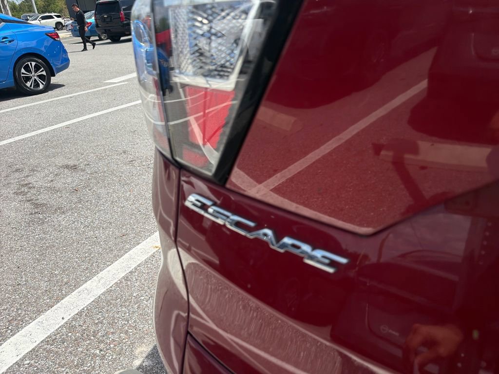 Used 2017 Ford Escape SE w/ Equipment Group 201A image 13