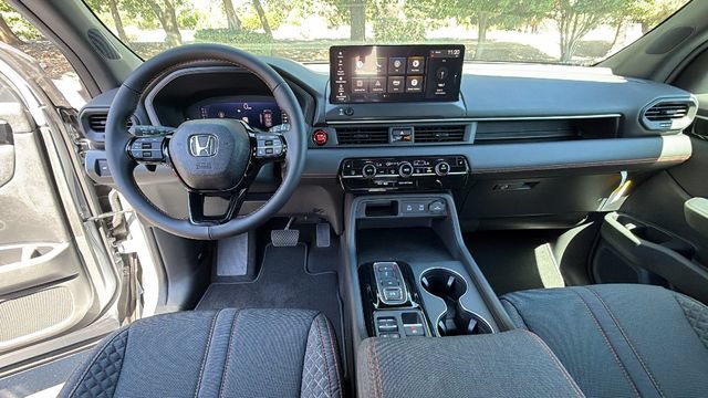 New 2026 Honda Pilot Sport image 18