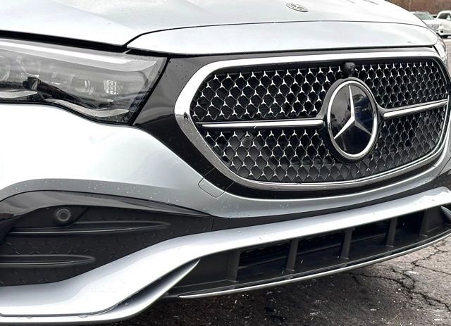 New 2026 Mercedes-Benz E 350 4MATIC Sedan image 2