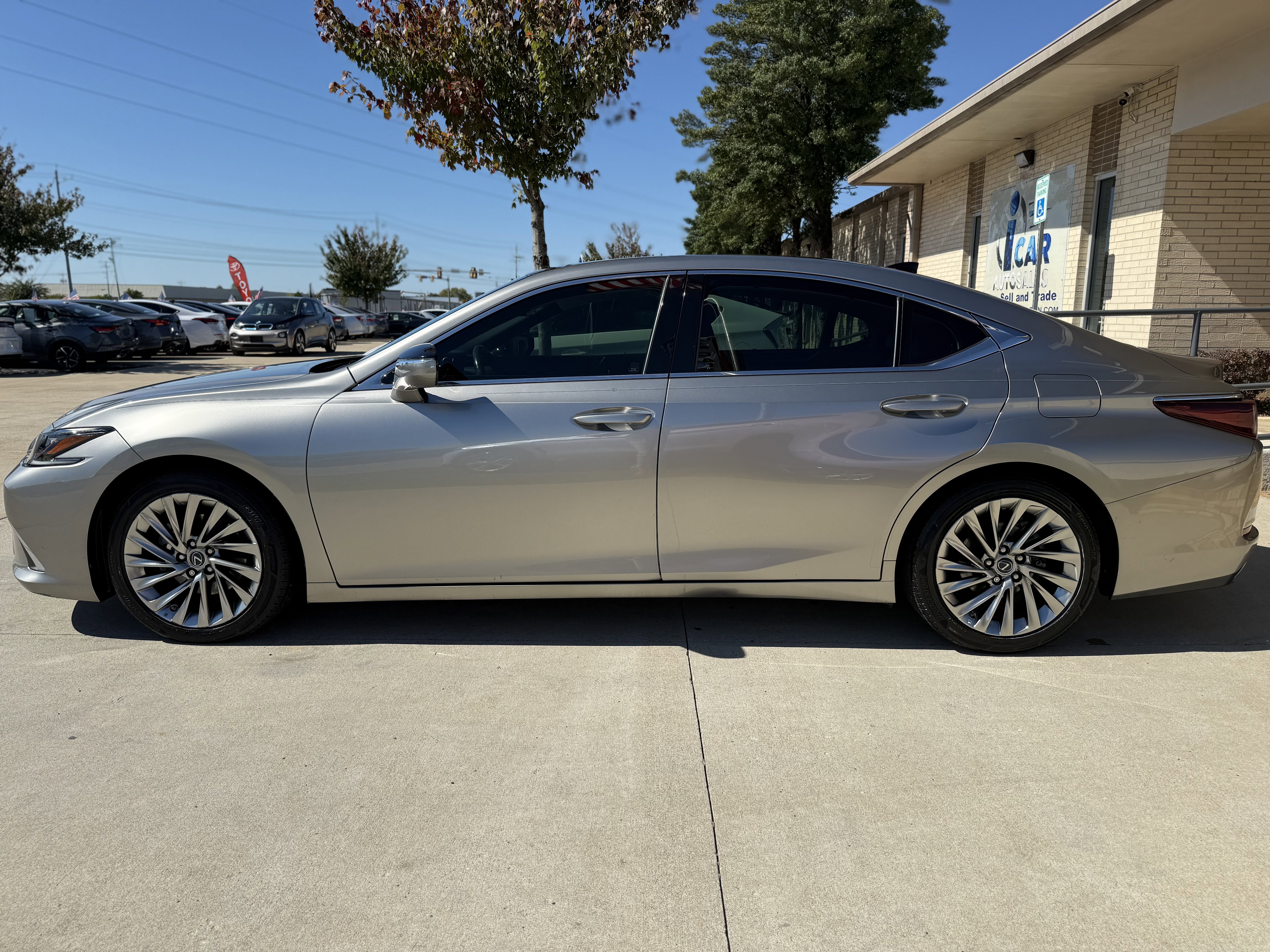 Used 2019 Lexus ES 350 Ultra Luxury image 4
