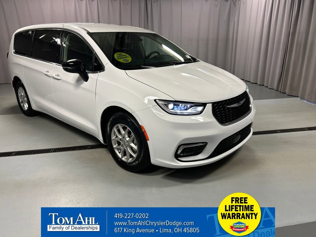 Used 2024 Chrysler Pacifica Touring-L