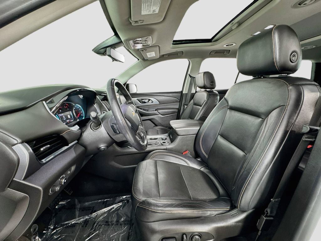 Used 2019 Chevrolet Traverse Premier w/ LPO, Blackout Package AWD/4WD image 13