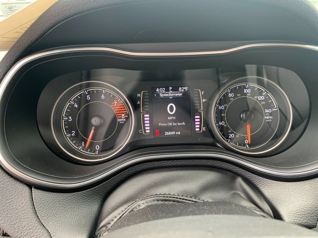 Used 2019 Jeep Cherokee Latitude Plus AWD/4WD image 28