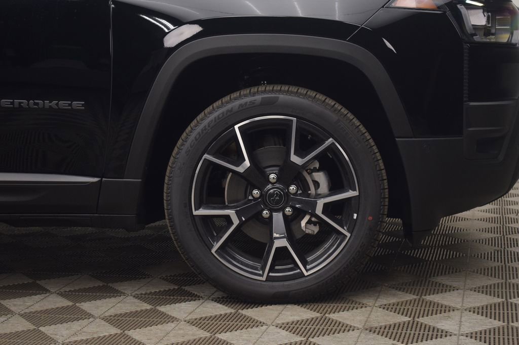 New 2026 Jeep Cherokee Overland w/ Trailer Tow Group AWD/4WD image 7
