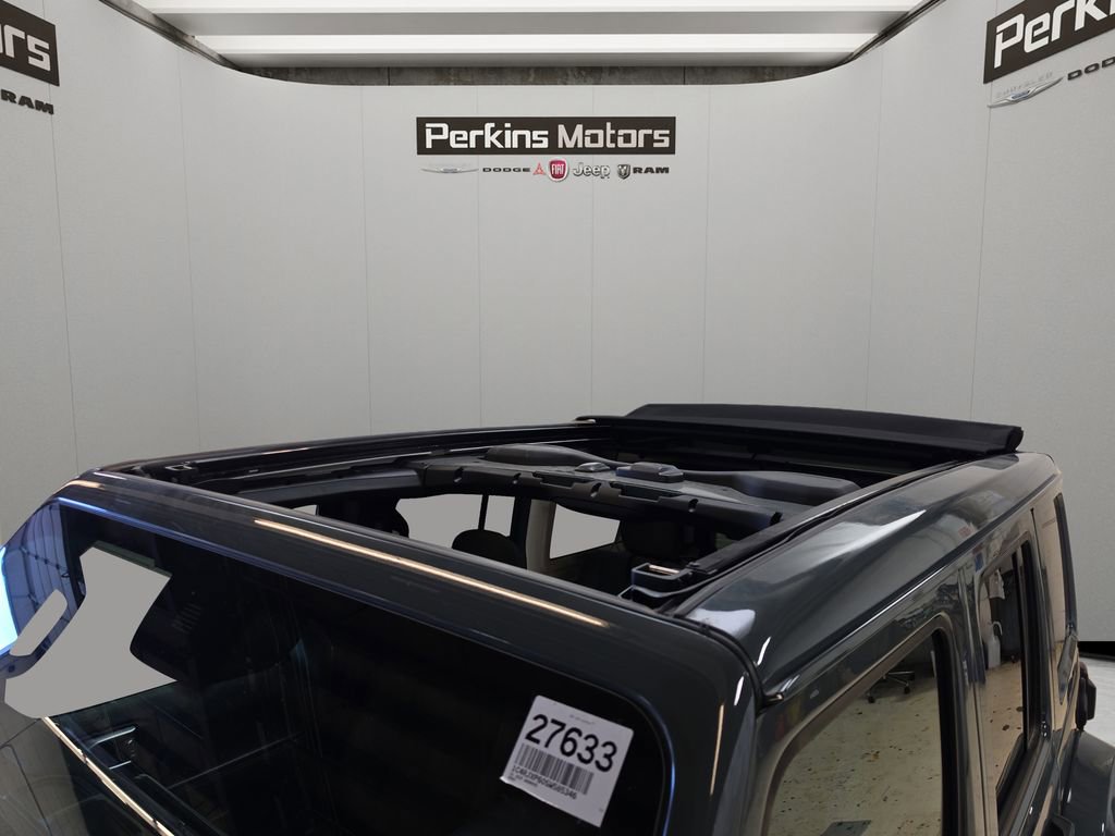 Used 2025 Jeep Wrangler Unlimited Sahara w/ Safety Group image 23