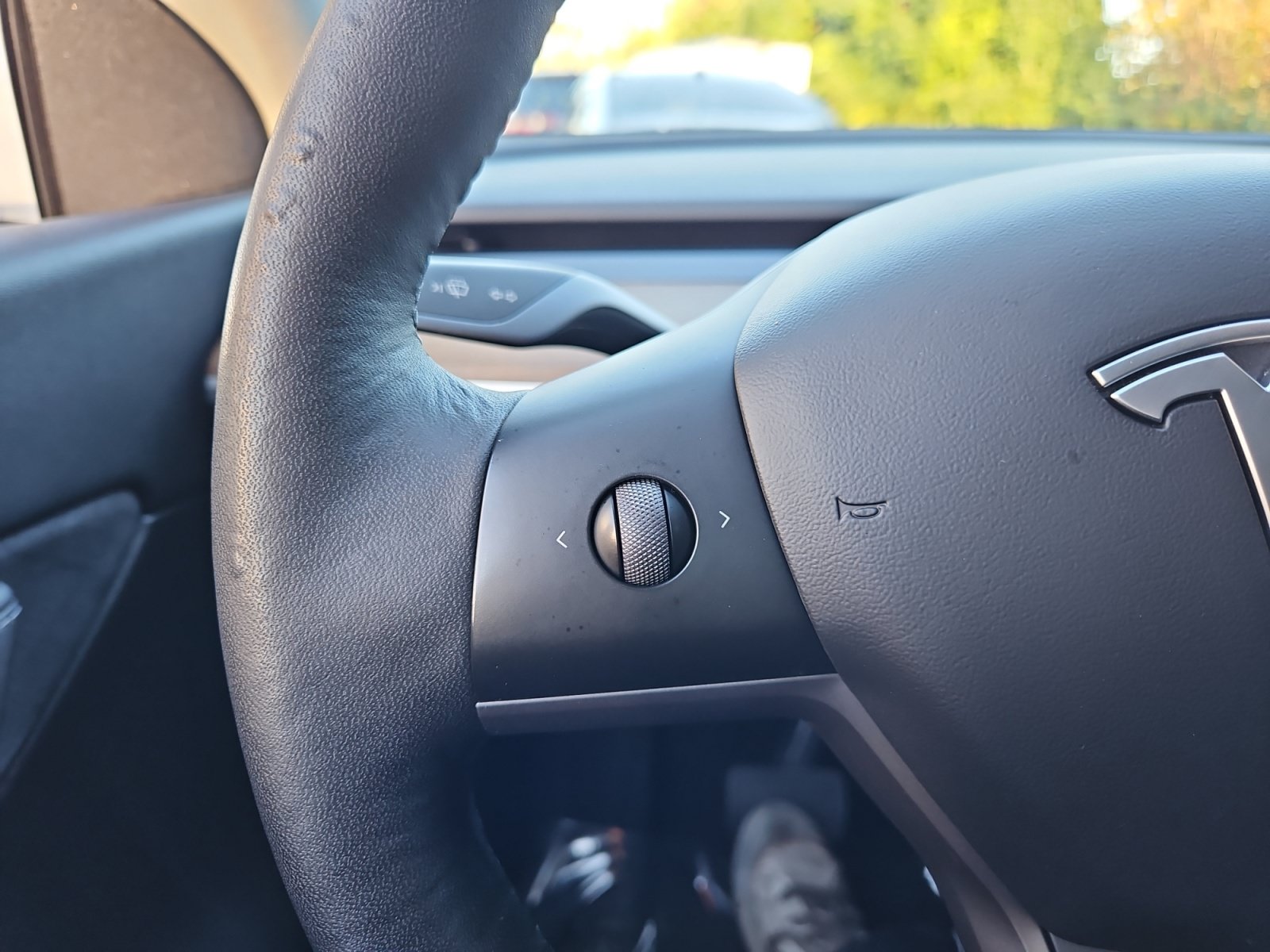 Used 2022 Tesla Model Y Long Range AWD/4WD image 25
