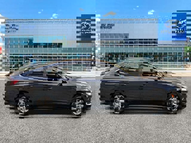 Used 2023 Hyundai Sonata SE image 2