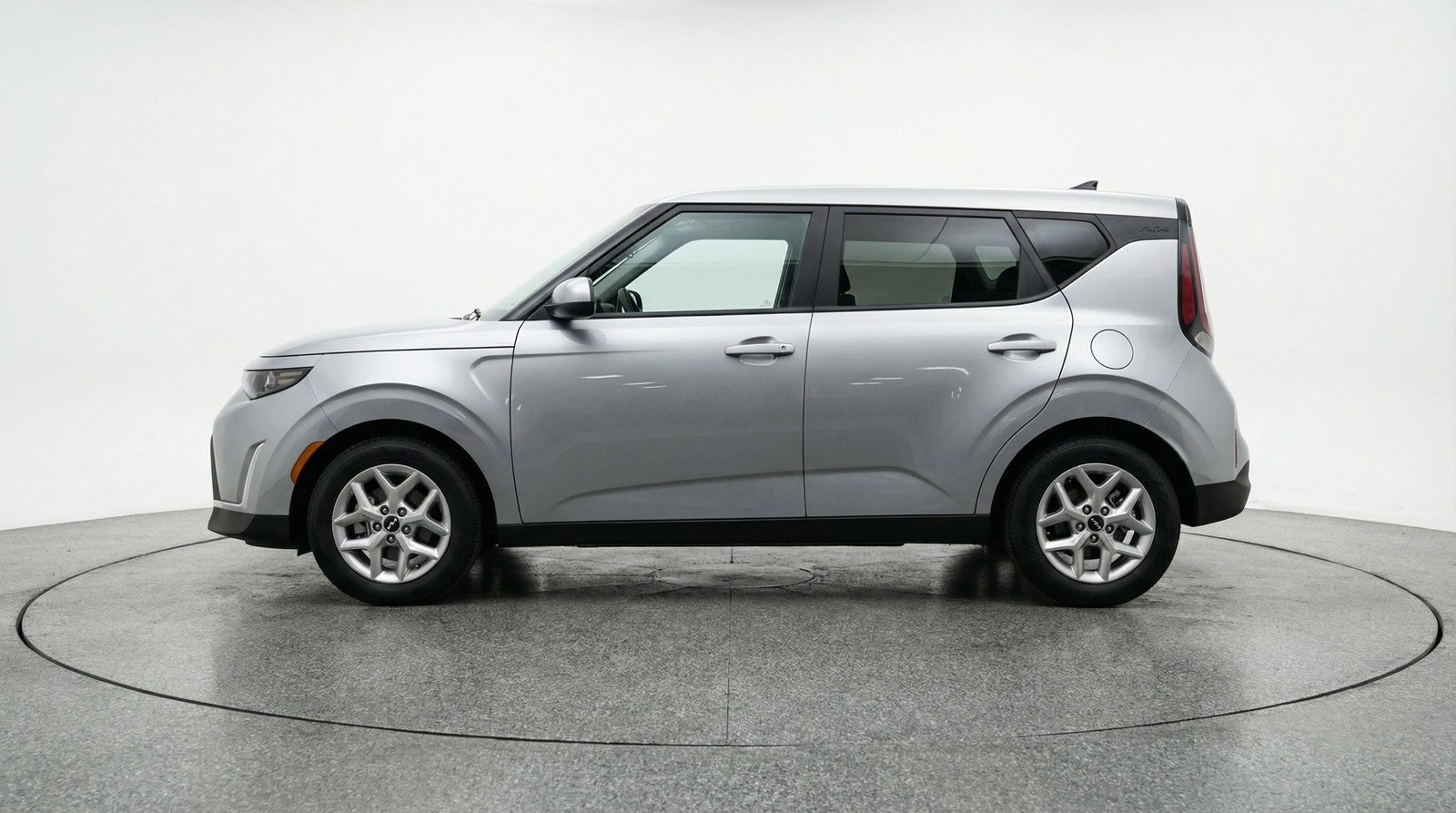 Used 2025 Kia Soul LX w/ LX Technology Package FWD image 5