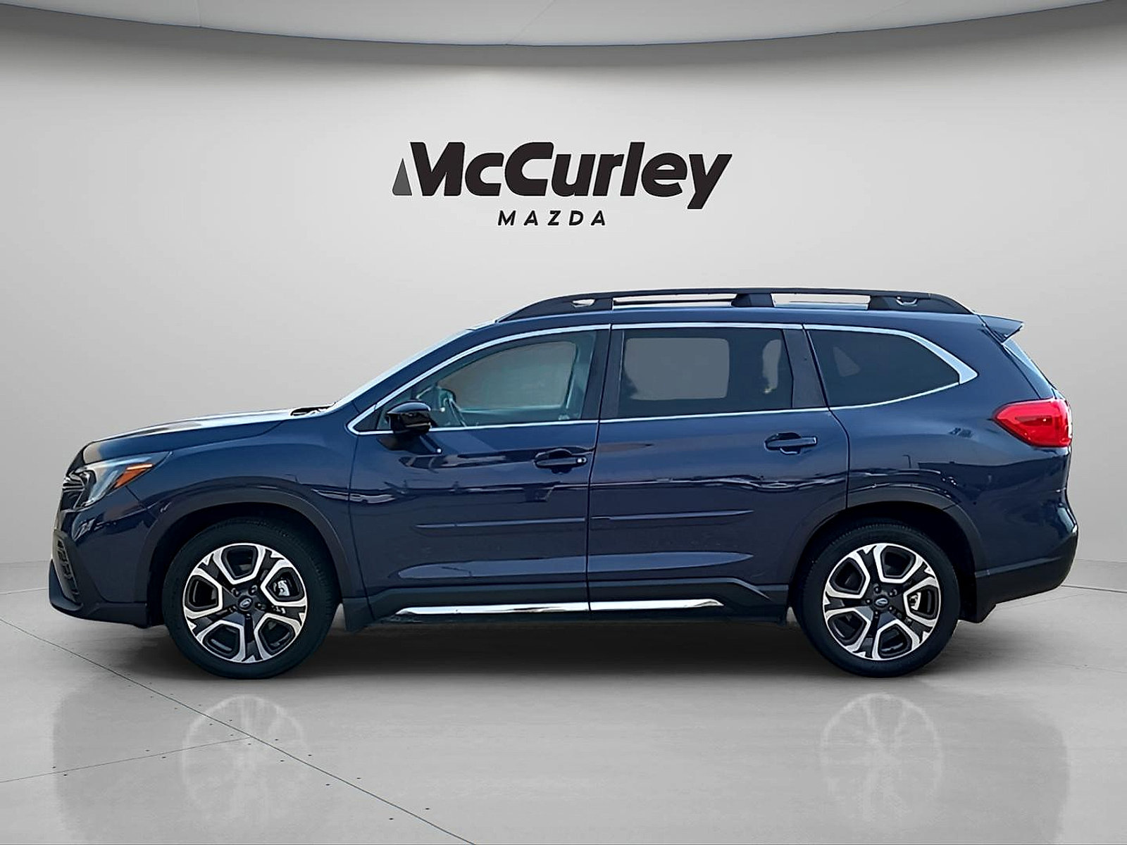 Used 2024 Subaru Ascent Limited w/ Technology Package AWD/4WD image 4