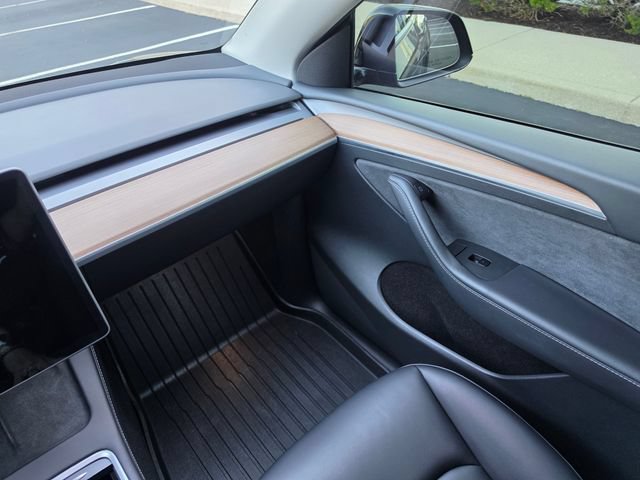 Used 2025 Tesla Model Y Long Range AWD/4WD image 36