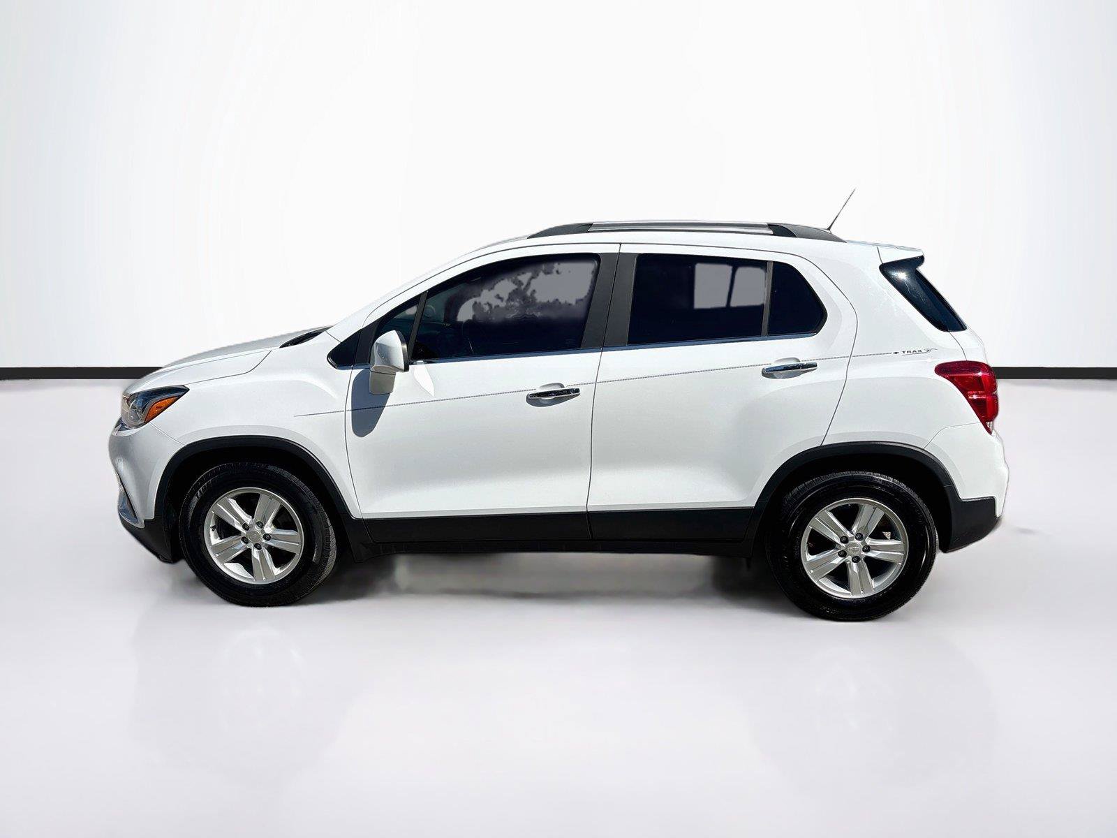 Used 2020 Chevrolet Trax LT w/ Driver Confidence Package FWD image 4