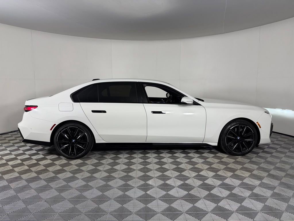 Used 2023 BMW 740i image 6