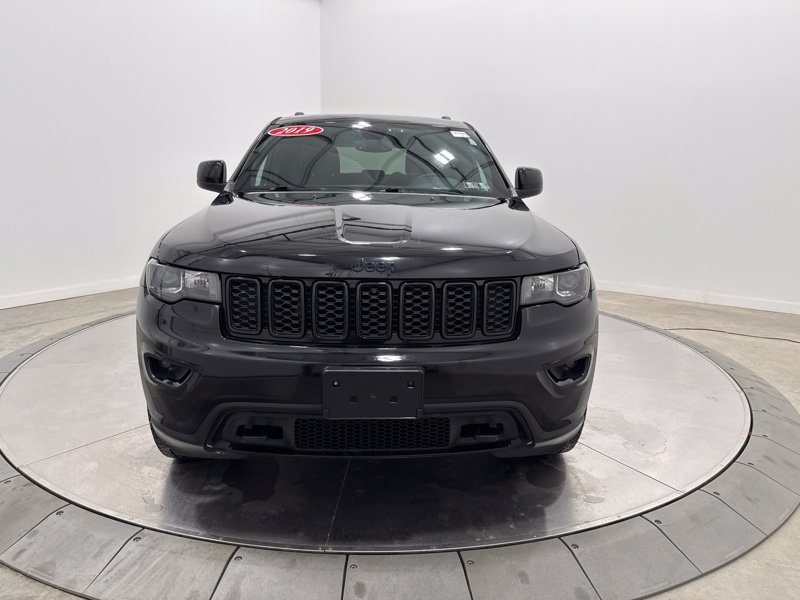 Used 2019 Jeep Grand Cherokee Laredo AWD/4WD image 2