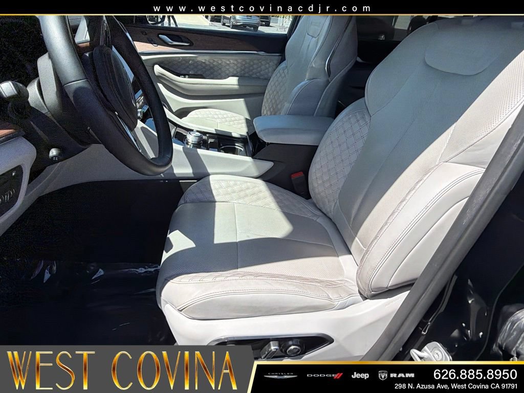 Used 2022 Jeep Grand Cherokee Summit w/ Advanced Protech Group IV AWD/4WD image 22