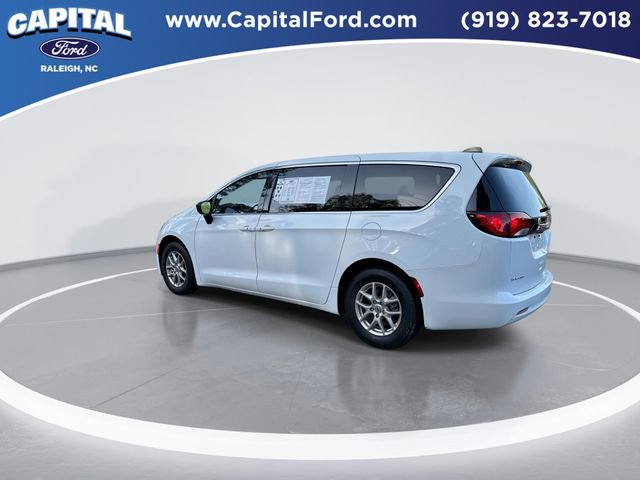 Used 2024 Chrysler Voyager LX image 6