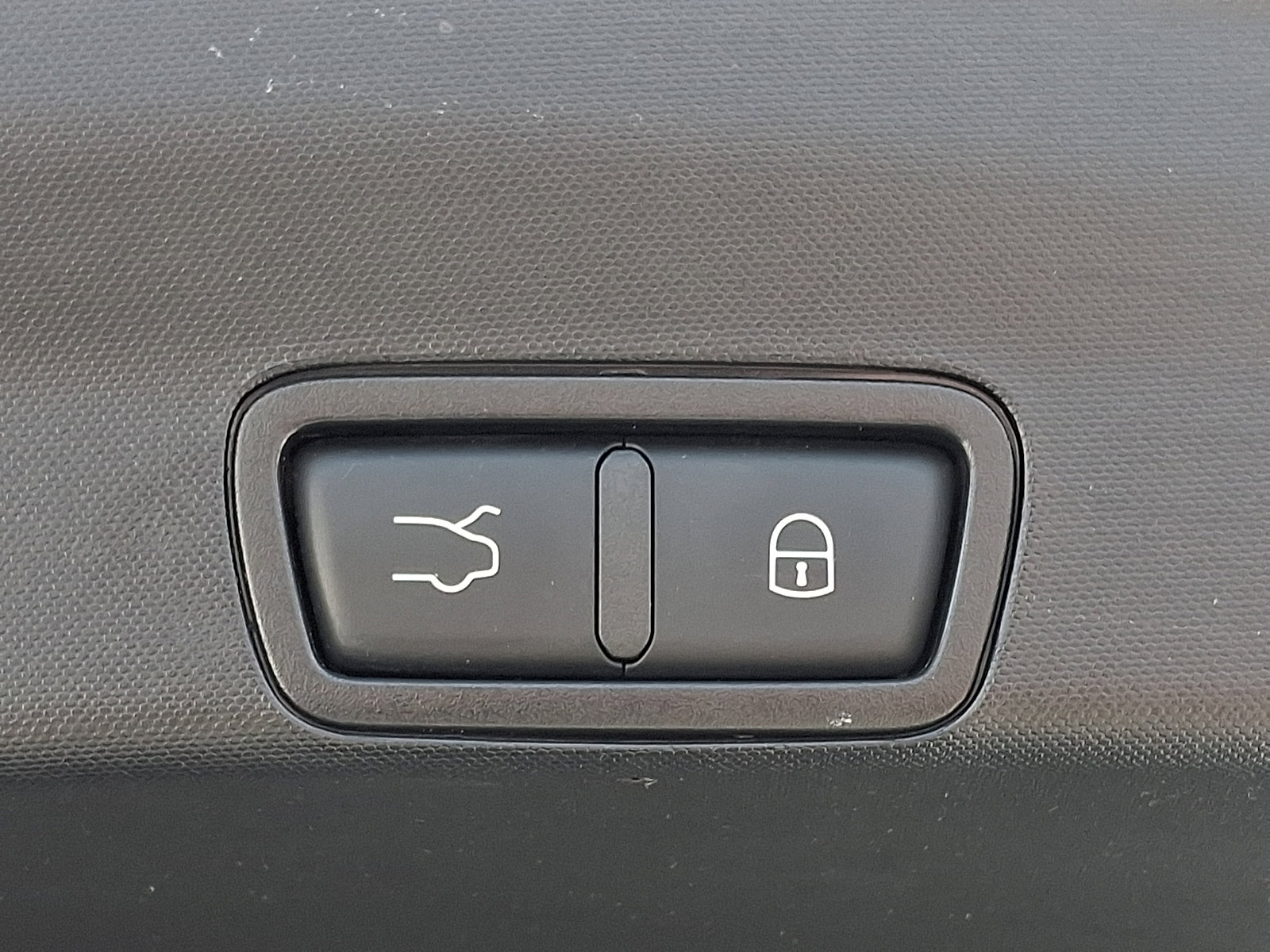 Used 2020 Alfa Romeo Stelvio AWD w/ Cold Weather Package image 31