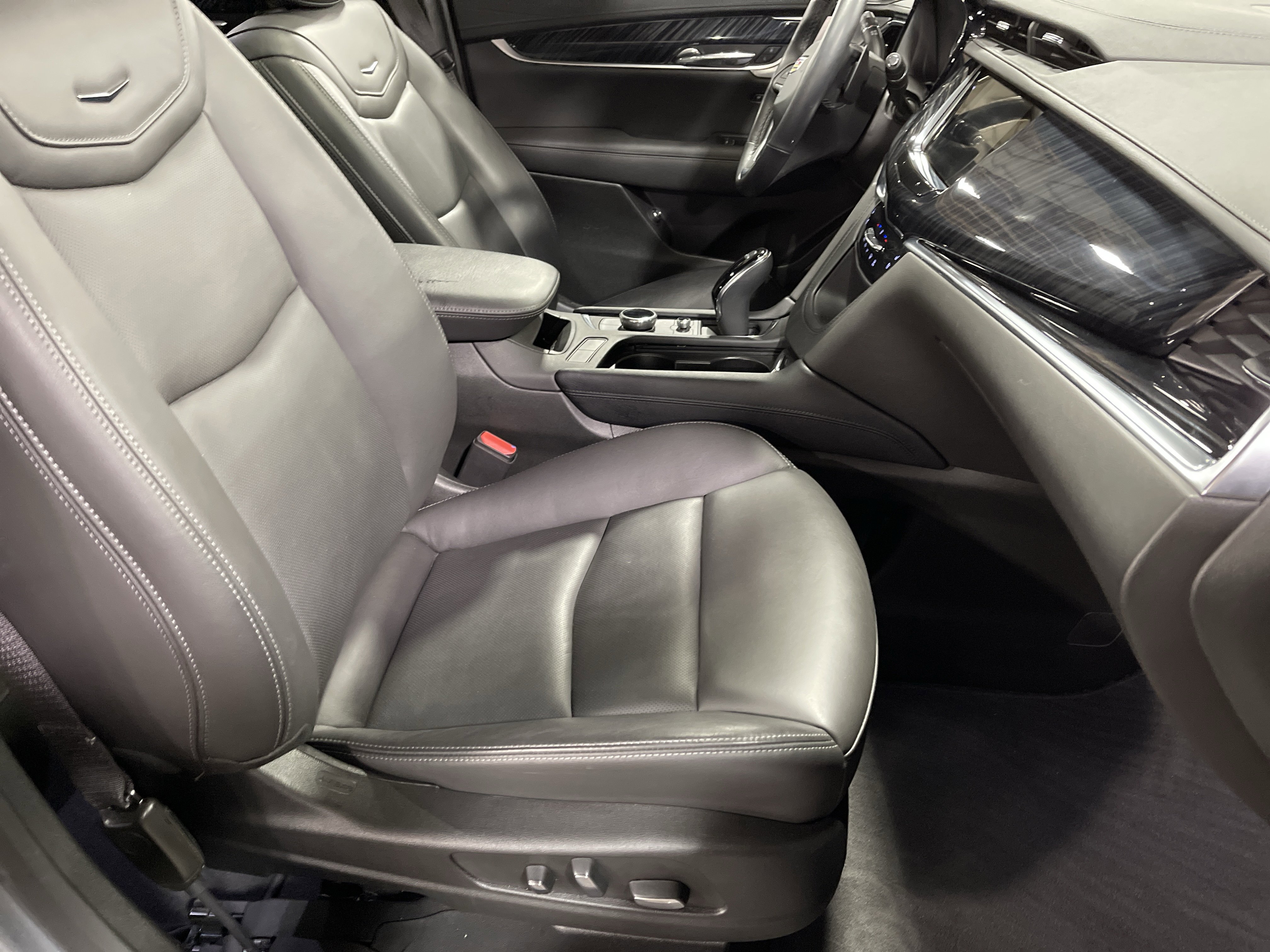 Used 2025 Cadillac XT6 Premium Luxury image 15