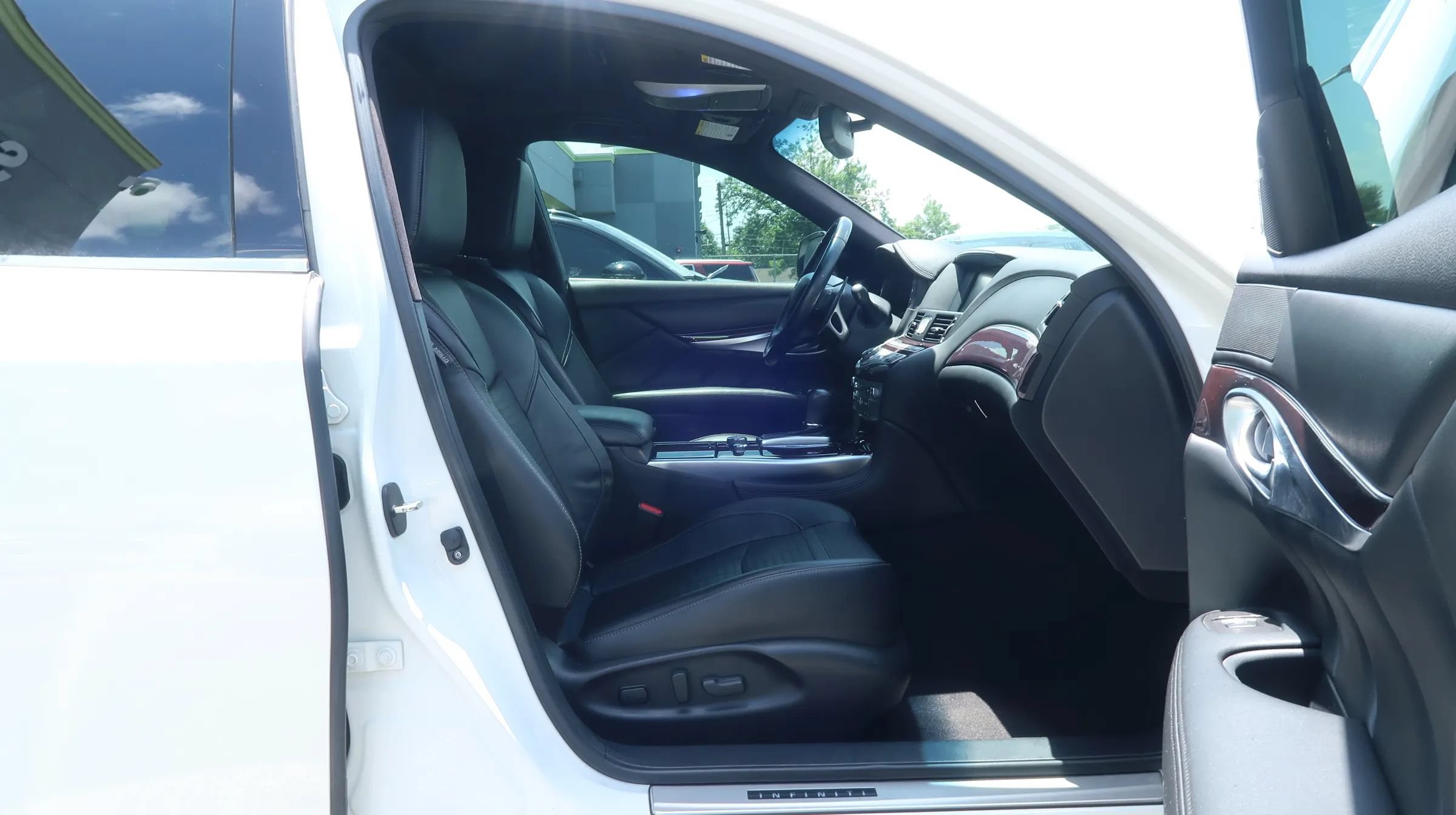Used 2019 INFINITI Q70 Luxe w/ Sport Package RWD image 27