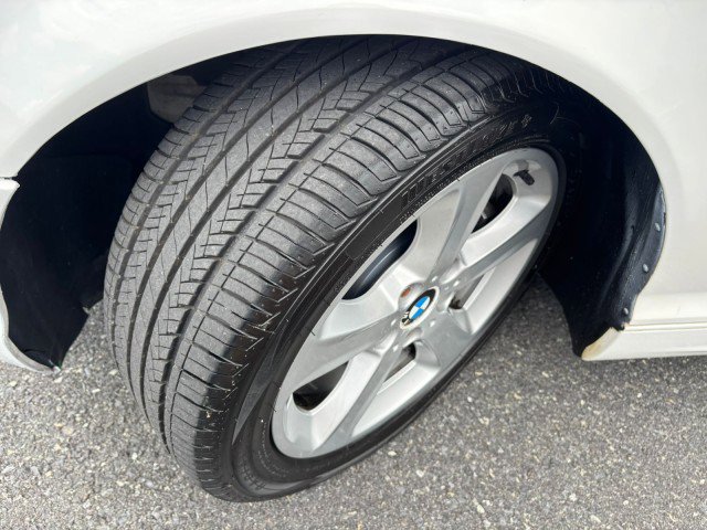 Used 2005 BMW 330i 330i image 25