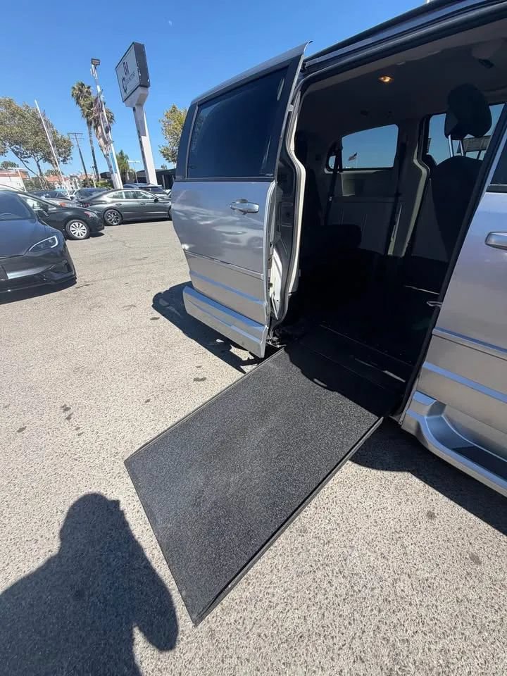 Used 2013 Dodge Grand Caravan SXT FWD image 5