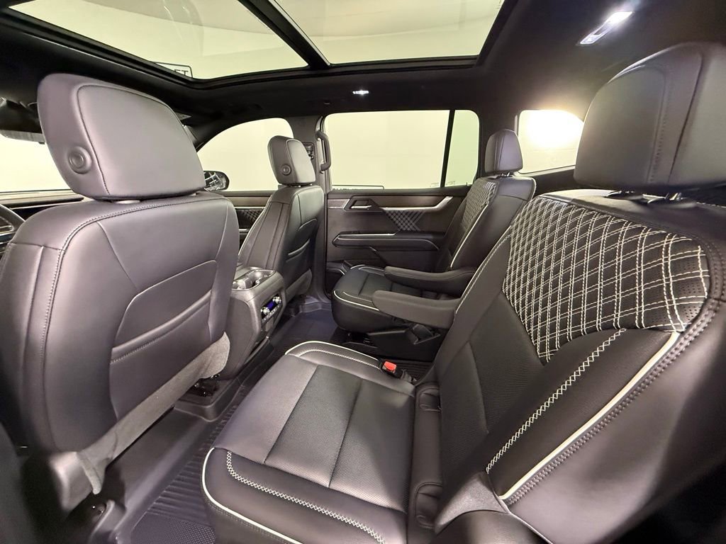 Used 2025 GMC Acadia Denali w/ Super Cruise Package image 17