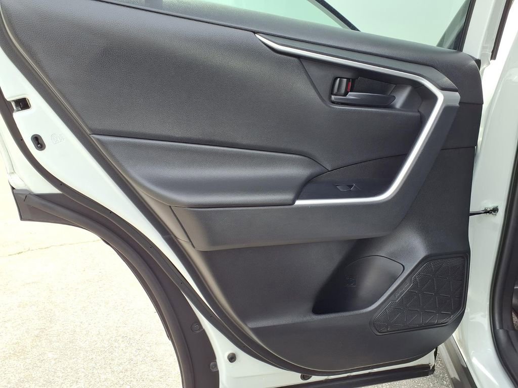 Used 2022 Toyota RAV4 LE image 23