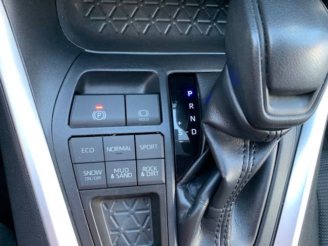 Used 2019 Toyota RAV4 LE w/ Carpet Mat Package image 23