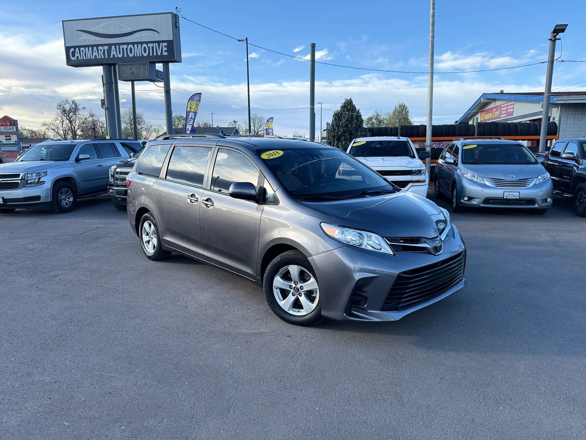 Used 2018 Toyota Sienna LE FWD image 2