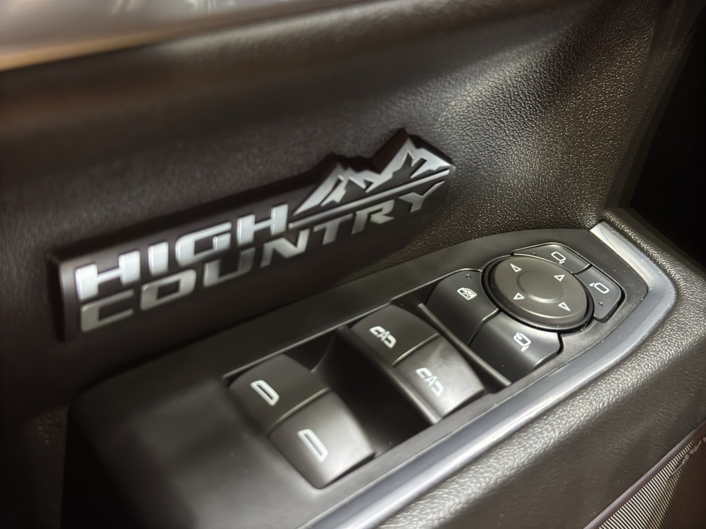 Used 2025 Chevrolet Silverado 1500 High Country w/ High Country Premium Package AWD/4WD image 37