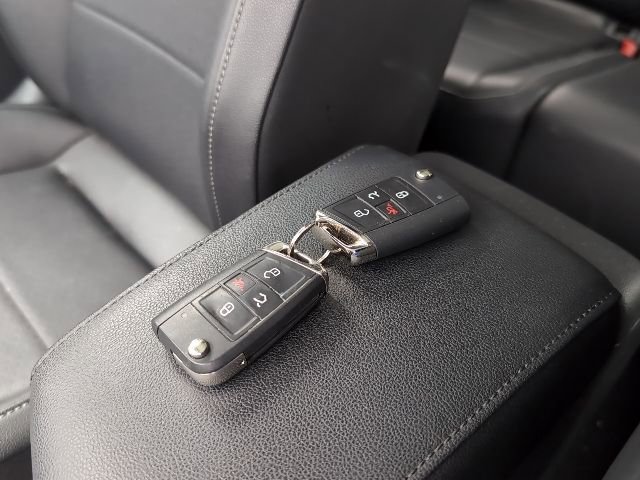 Used 2019 Volkswagen Tiguan SE image 31