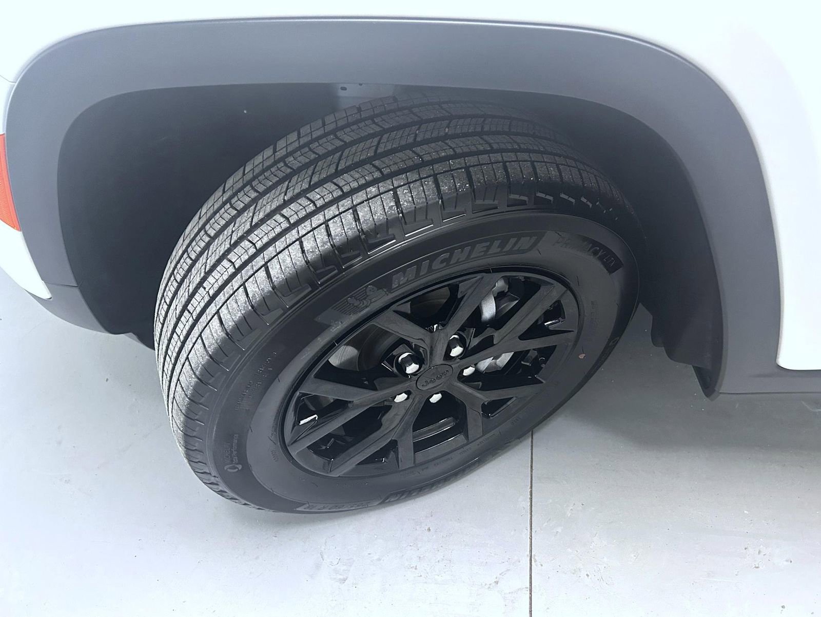Used 2025 Jeep Grand Cherokee Altitude image 23