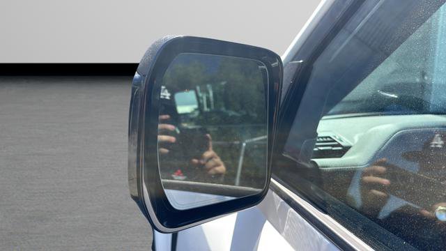 Used 2024 Land Rover Defender 130 X-Dynamic SE image 31