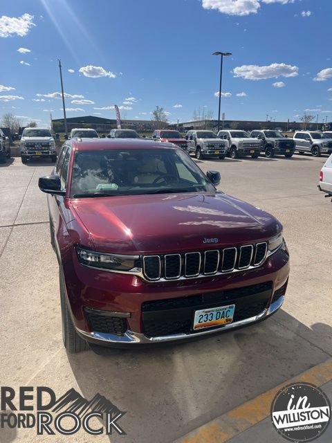 Used 2023 Jeep Grand Cherokee L Limited AWD/4WD image 2