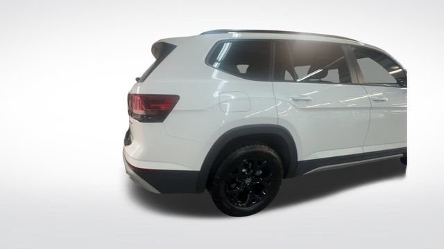Certified 2025 Volkswagen Atlas Peak Edition SE AWD/4WD image 9