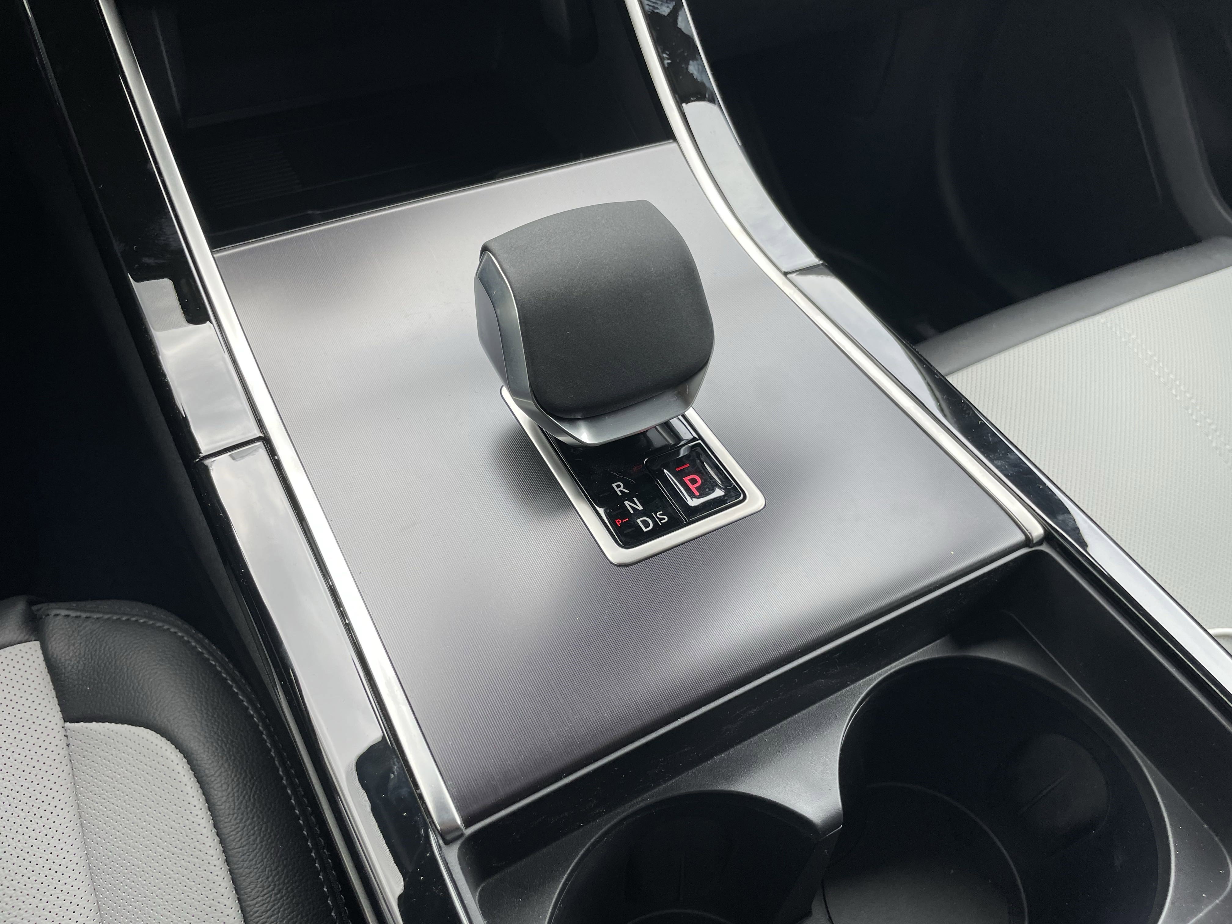 New 2026 Land Rover Range Rover Velar Dynamic SE image 20