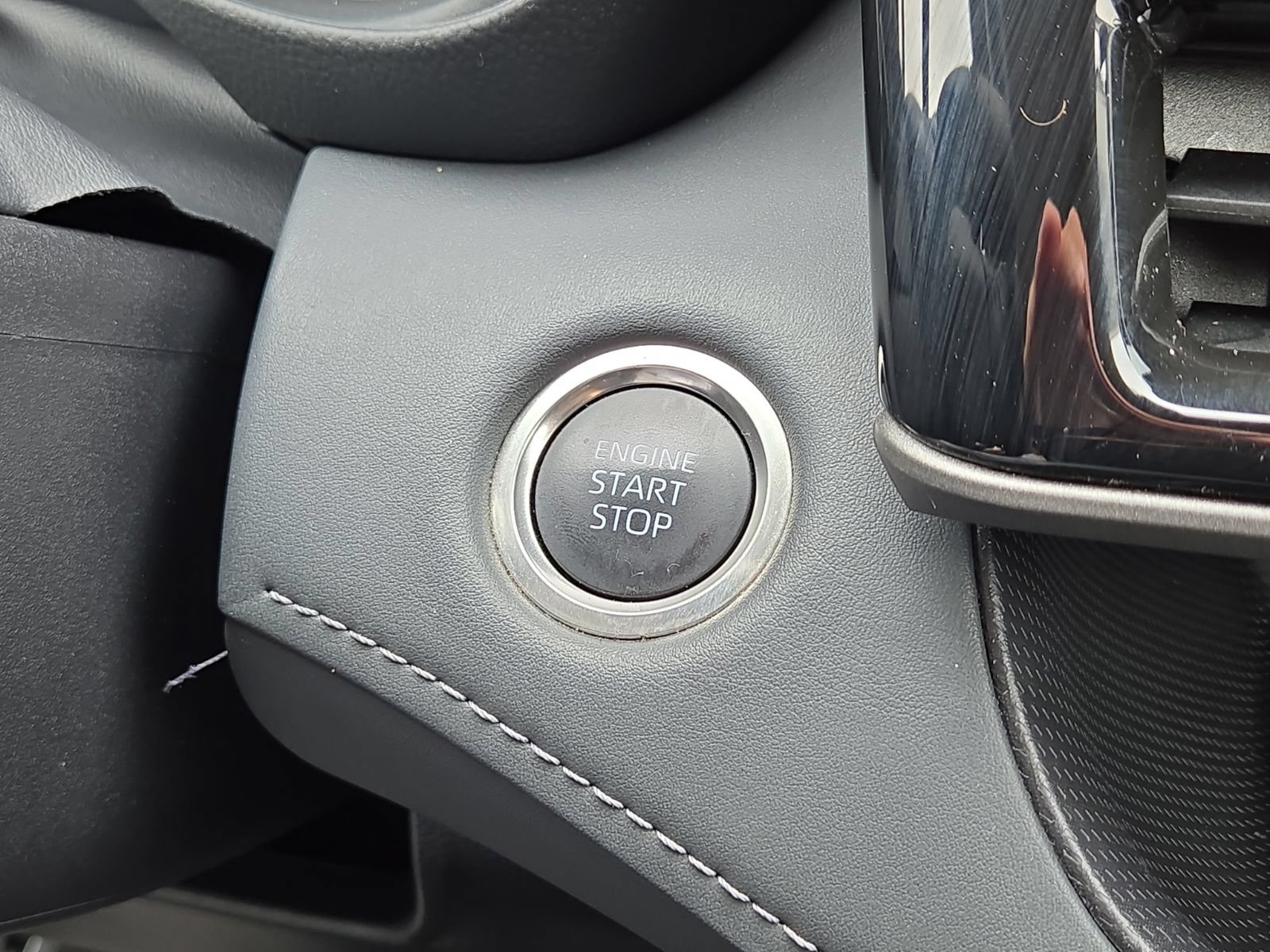 Used 2025 Toyota Highlander LE FWD image 31